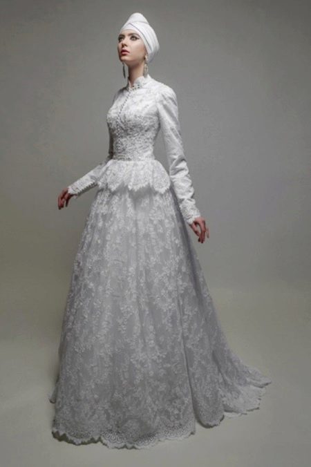 Bridal hijab from Tulipia lace with peplum