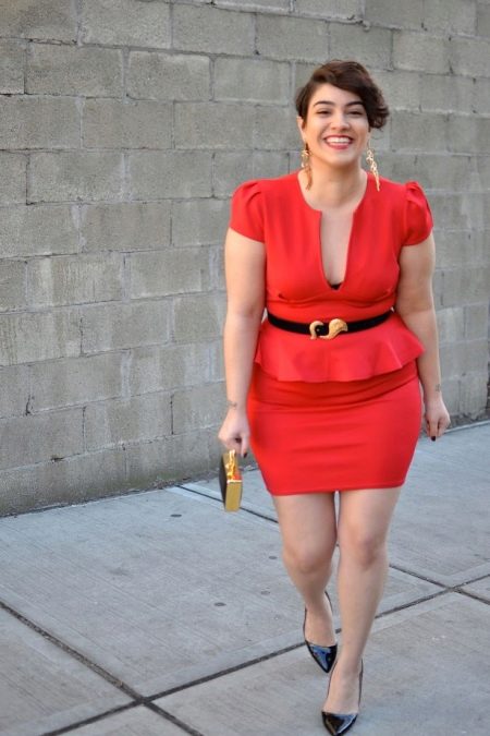 Accessories and jewelry for a red dress for obese women