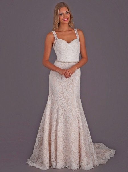 Long lace dress in milky color