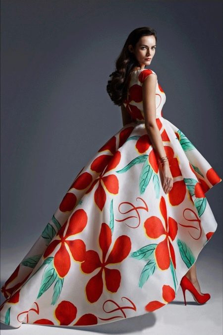 Robe à grand imprimé fleuri courte devant longue derrière