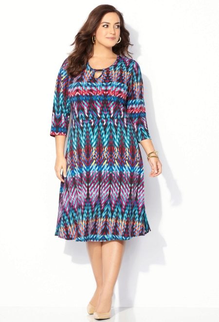 Robe en maille colorée pour dodue