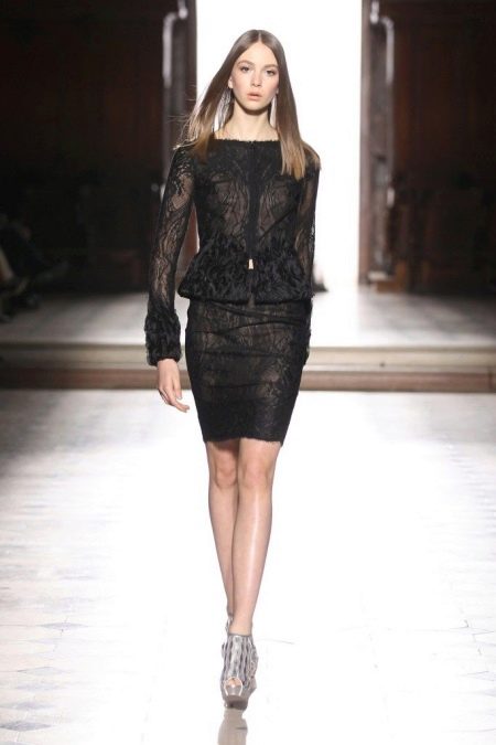 Closed guipure peplum dress
