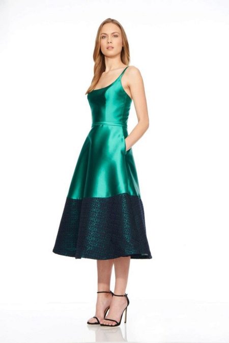 Silk dress with guipure trim