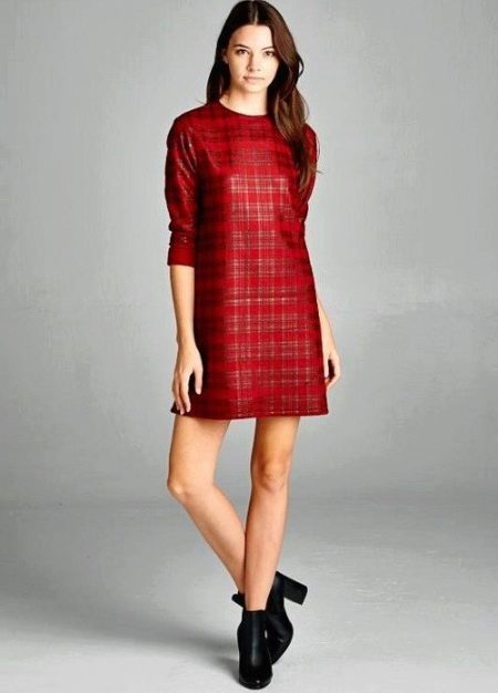 Robe rouge coupe droite à carreaux gris