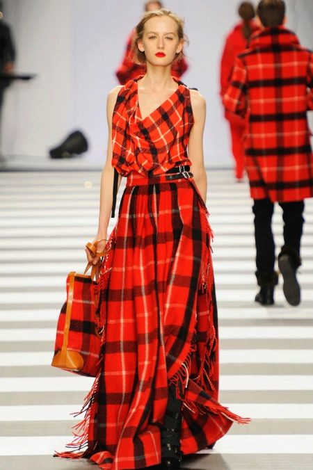Robe à carreaux rouge et noir