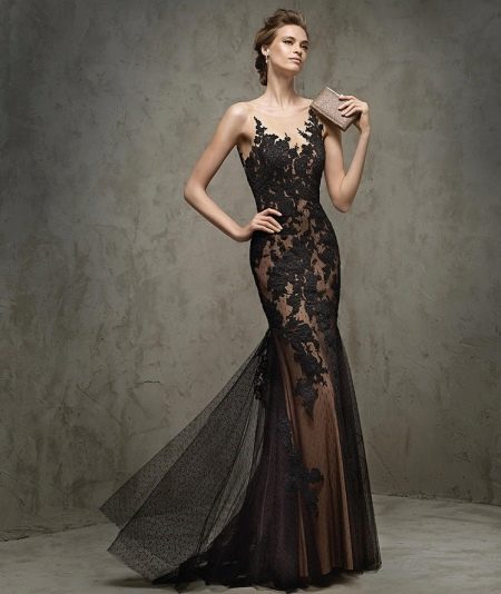 Lace dress with a train from Rosa Clara