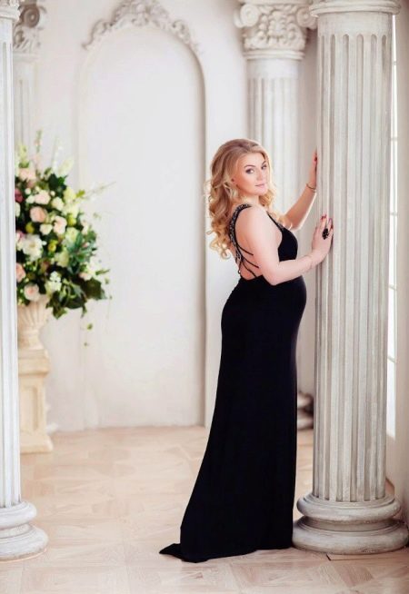 Photoshoot for a pregnant woman in a black long dress