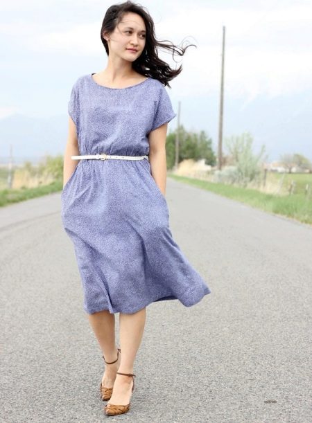 Beige shoes for a solid-colored staple dress