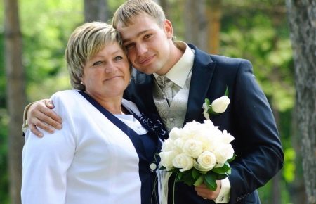 Mom and son at the wedding