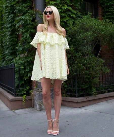 Stiletto sandals for a dress with ruffles on the chest