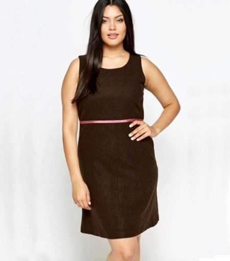 Shift dress for plump combined with a strap