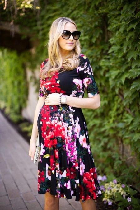 Printed dress for pregnant women, hiding the belly