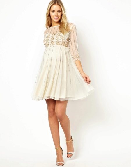 Maternity dress with header effect
