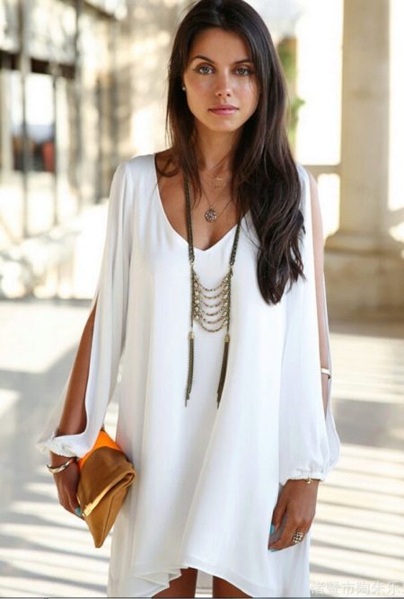 Short dress with long sleeves with a slit