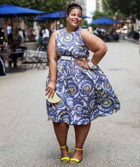 Dress with an abstract pattern for the plump