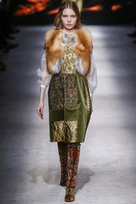 Cape for a baroque dress
