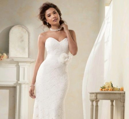 Sheath wedding dress with neckline