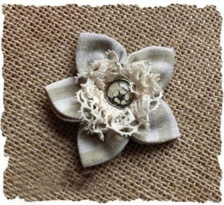 Flower with lace middle