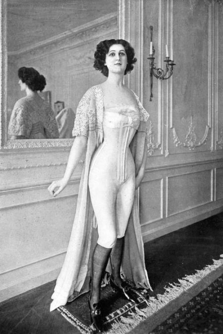 Bustier of the 40s