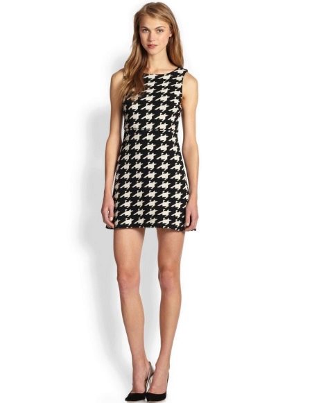 Robe noire et blanche pattes d'oie