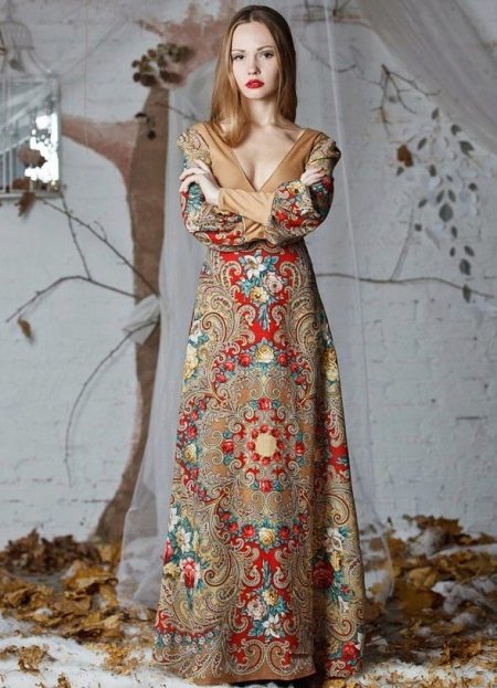 Robe de châles Pavloposad avec une coupe profonde