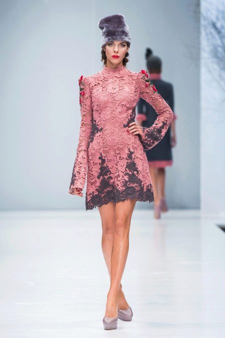 Lace fitted dress
