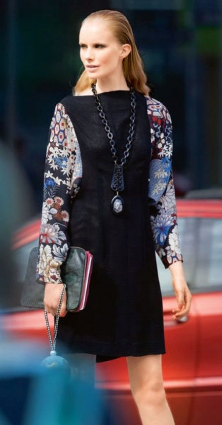 Batwing dress with cut-off sleeve
