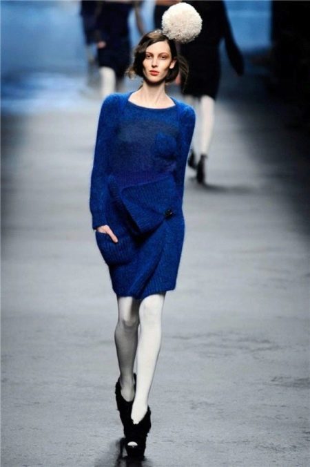 White tights for a blue dress
