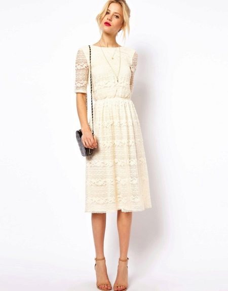 Accessories for lace midi dress