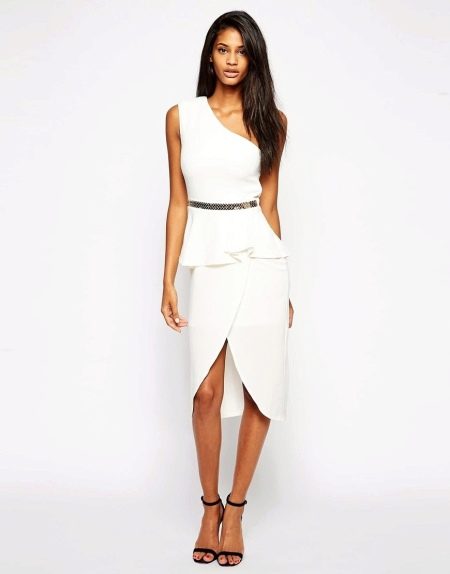Classic asymmetric skirt