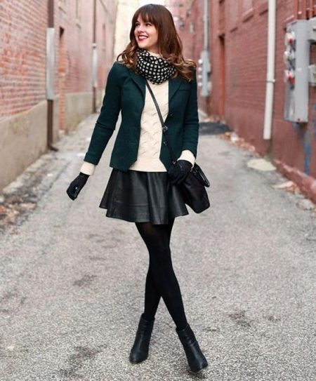 Leather skirt sun combined with a jacket