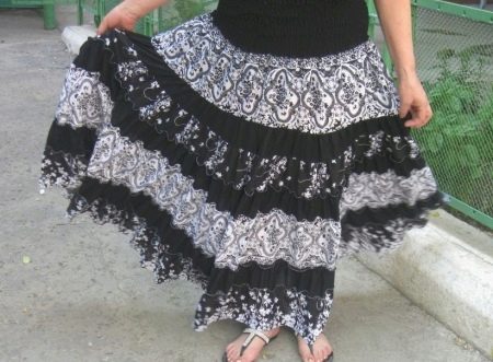 Layered skirt with a yoke for plump