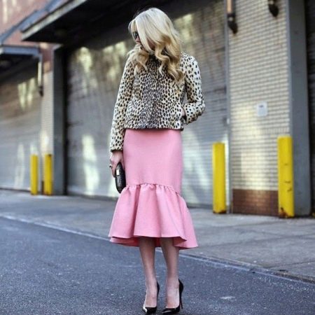 Pink mid length skirt for summer